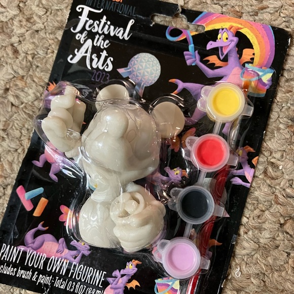 Paint your own Disney figures - Picture 2 of 4